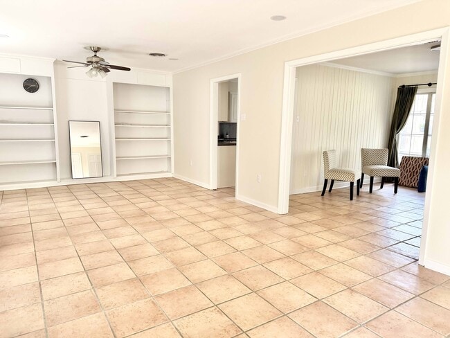 Photo - 4647 Loyola Dr House