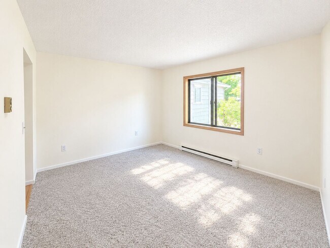 Foto del edificio - 50 Hawthorne Cir