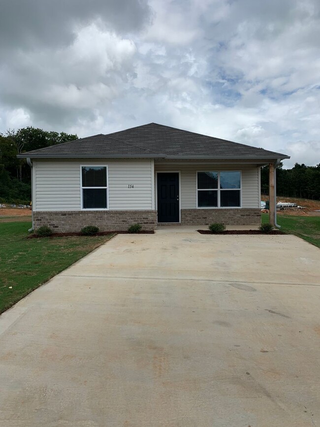 Building Photo - Three Bedroom | Two Bath Home in Lakeside ...