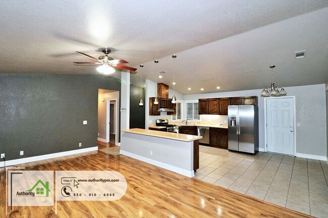 Building Photo - 1947 Mary Lake Dr