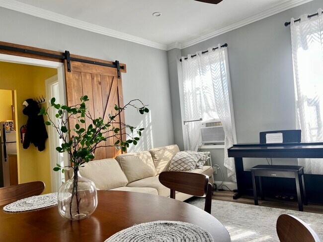 Foto del edificio - 7812 Hudson Ave
