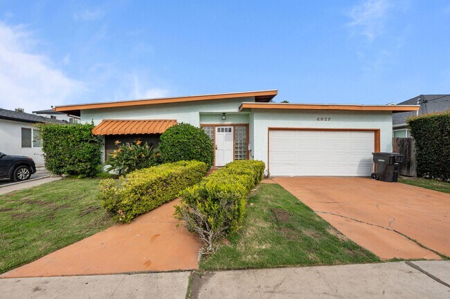 Foto del edificio - Attached garage + no back house!