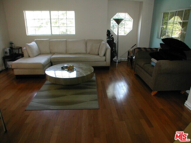 Foto del edificio - 6412 Dix St