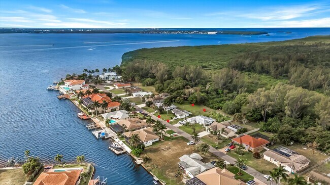 Foto del edificio - 5948 SW 1st Ct