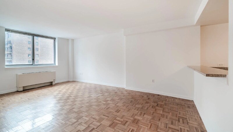 Primary Photo - 400 W 37th St