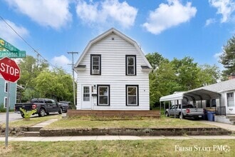 Building Photo - 618 Lamberton St NE