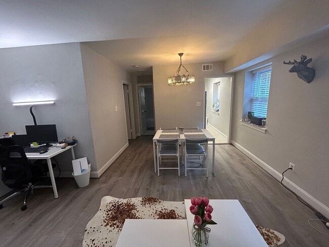 Building Photo - Exceptional Location 1 Bedroom 1 Bathroom Condo Newly remodeled