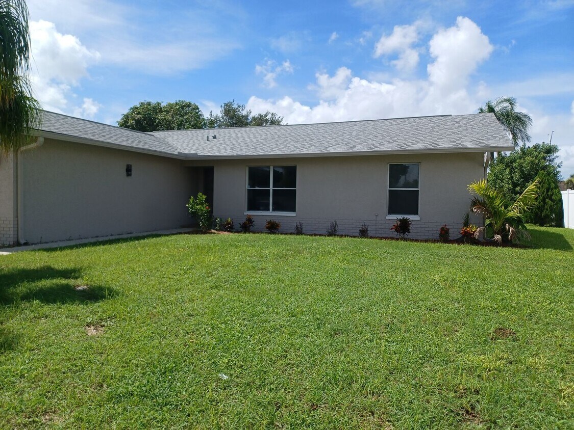 Foto principal - 1510 SE 23rd Terrace