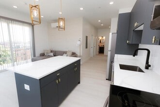 Building Photo - 520 S Caroline St