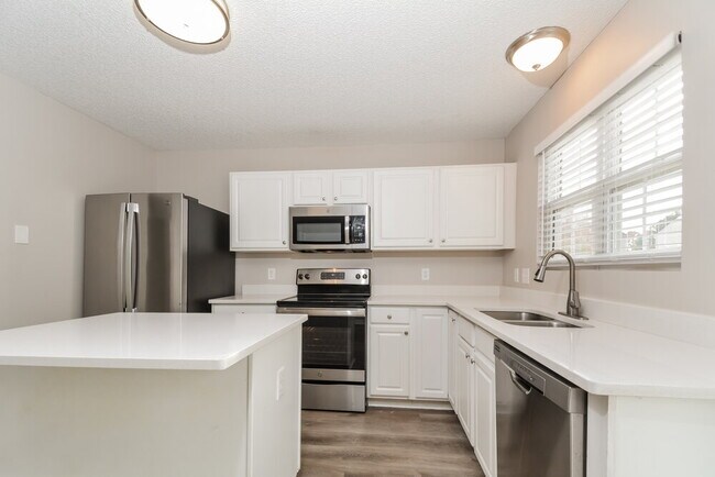 Foto del edificio - 3004 Ranburne Dr