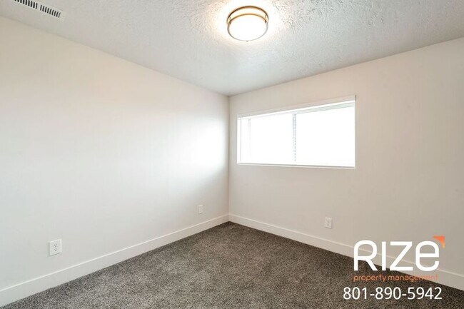 Building Photo - 178 S Orchard Dr