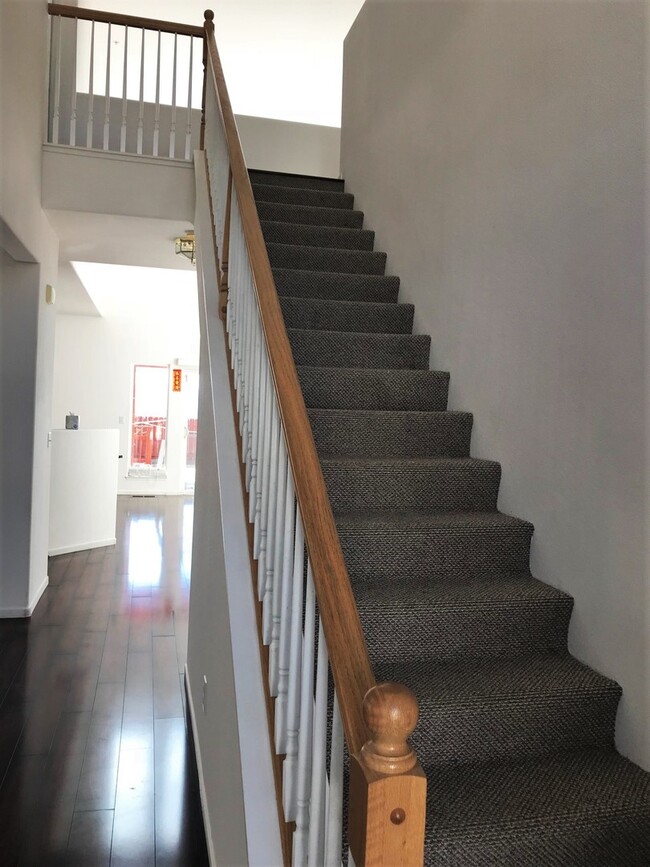 Building Photo - Spacious Home with Convenient Location