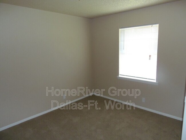Building Photo - 5520 Oak Trail