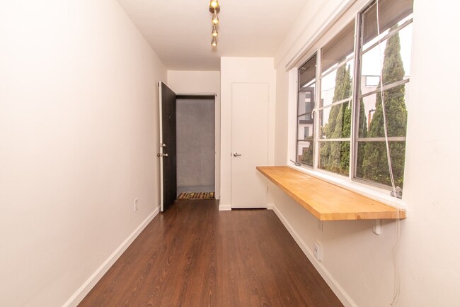 Foto del edificio - 1602-1604 Rosecrans / 3010 Jarvis