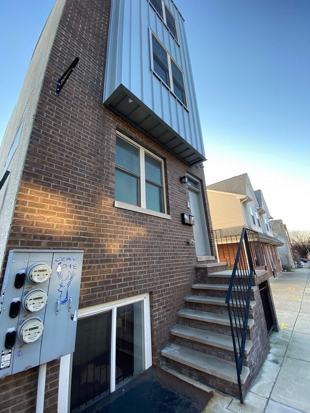 Primary Photo - 1618 Page St