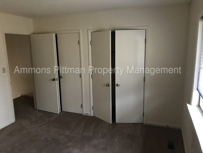 Building Photo - town home style condo