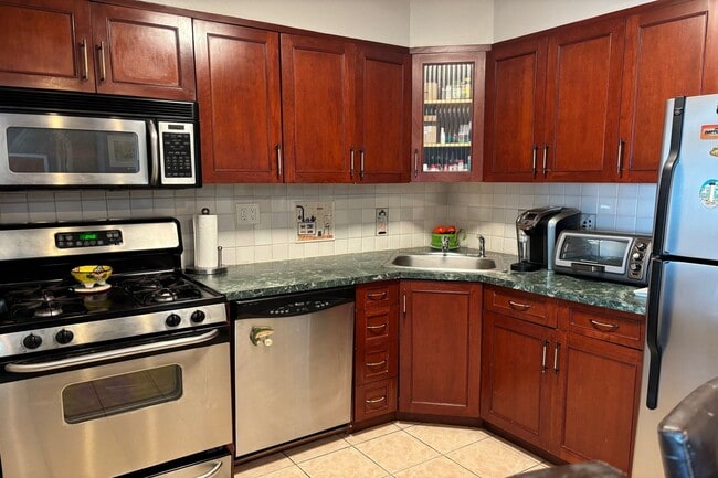 Photo - 2000 Linwood Ave Apartment