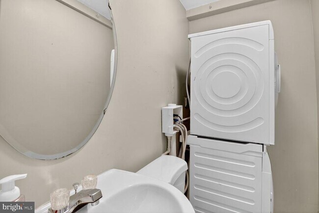 Building Photo - 1505 S Hanover St