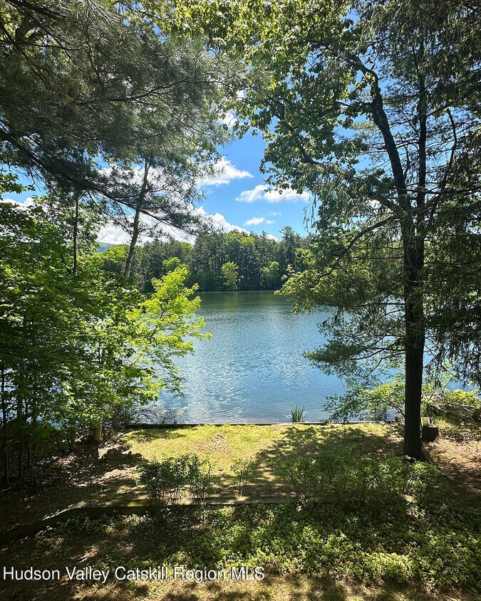 Foto principal - 1256 Lakeview Rd