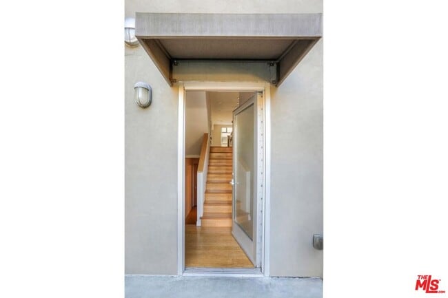 Building Photo - 2024 Allesandro St