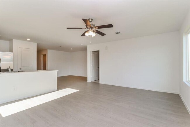 Foto del edificio - 16465 Blossom Grv Dr