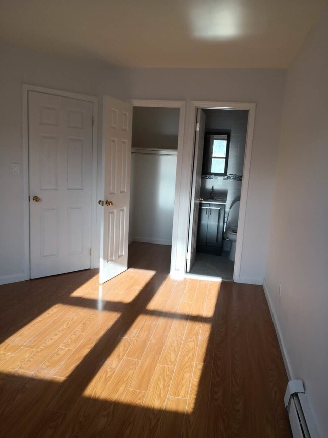 Building Photo - 1842 E 12th St