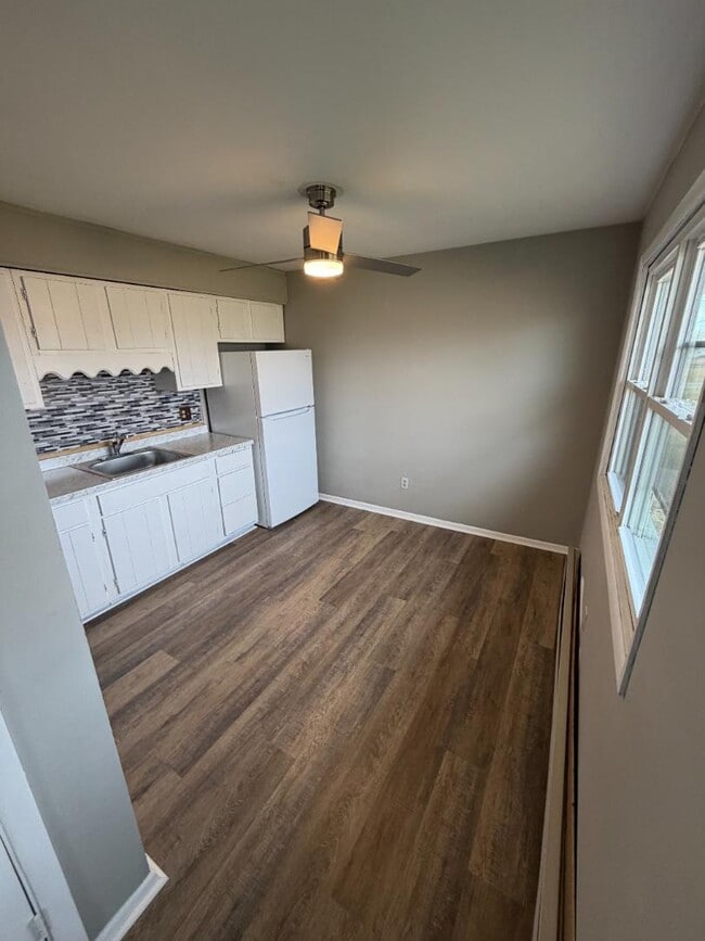 Building Photo - 510 E 3rd St