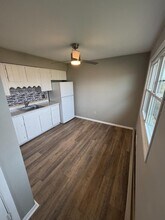 Building Photo - 206 E 5th St