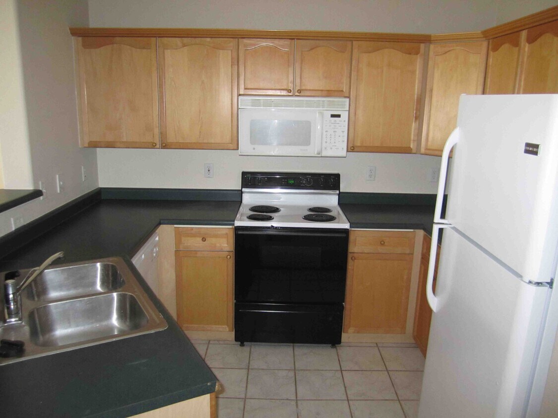 Primary Photo - 7415 S Alkire St