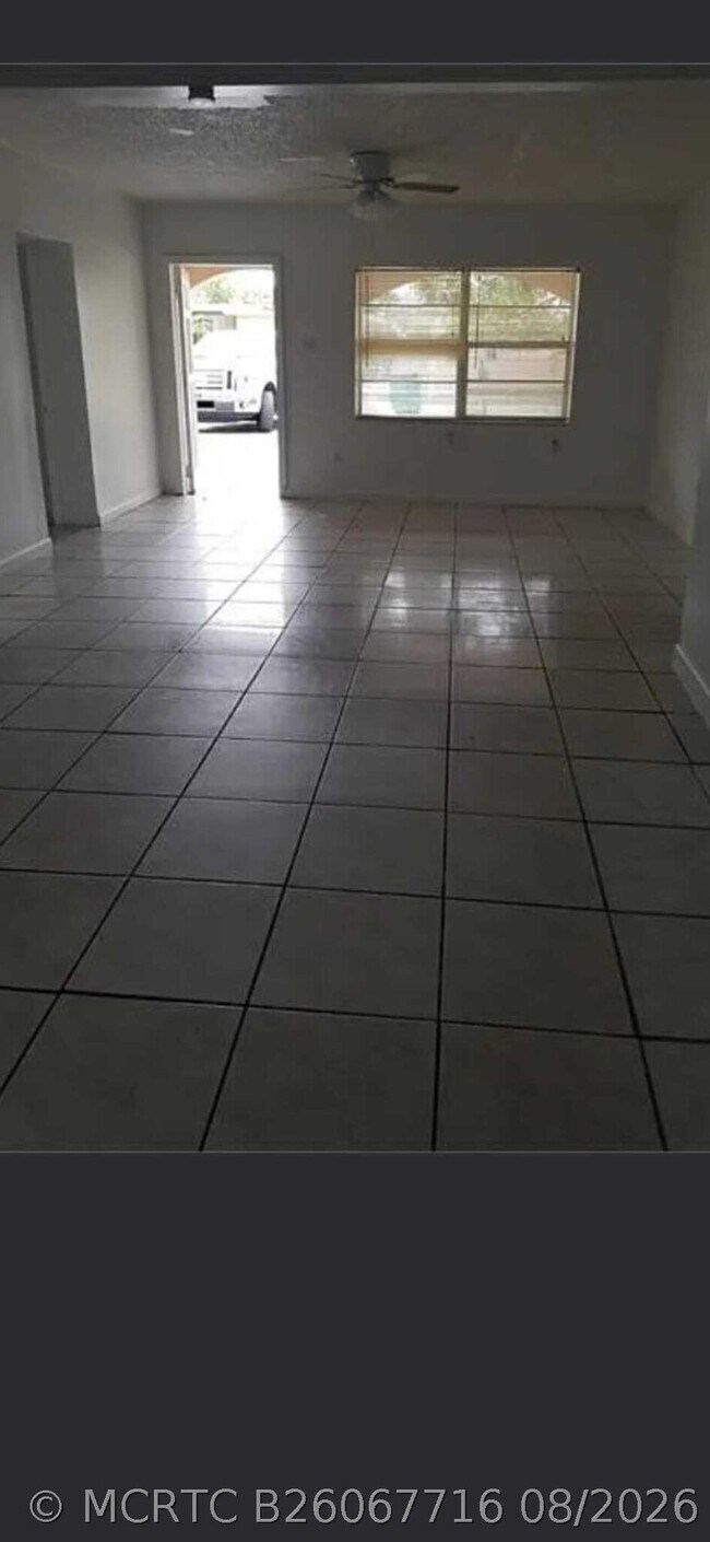 Foto del edificio - 6340 SW 19th St