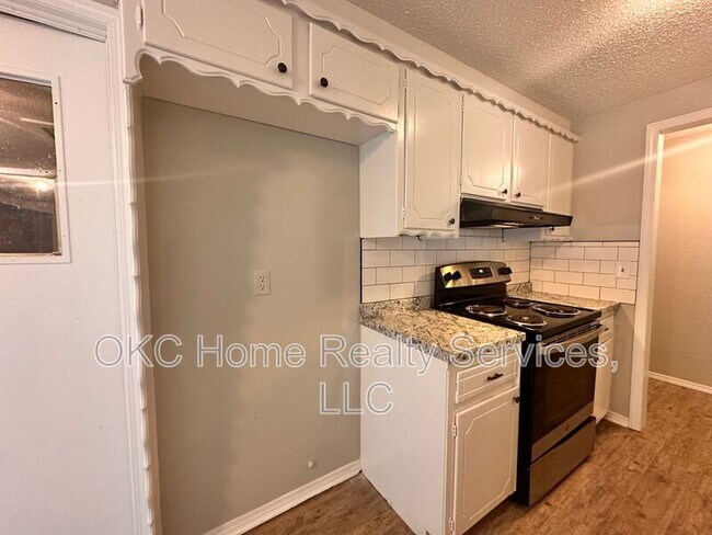 Foto del edificio - 9313 NE Stardust Ln