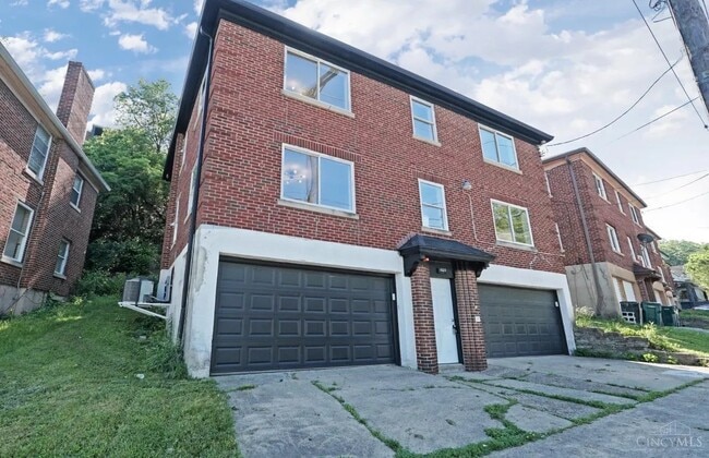 Building Photo - 2992 W McMicken Ave