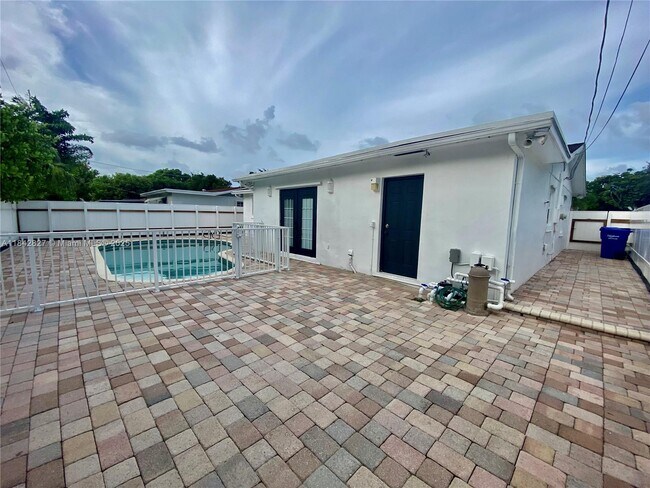 Building Photo - 3024 N 73rd Ter