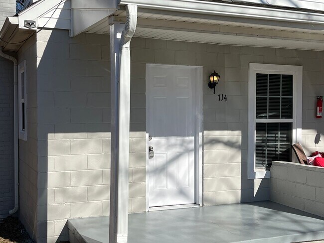 Foto del edificio - 714 Rainbow Ave