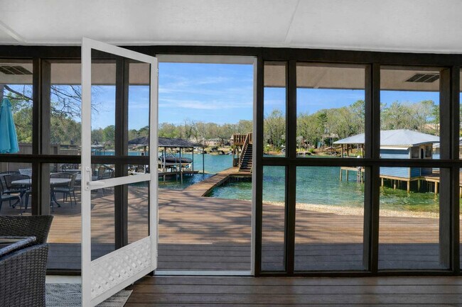 Foto del edificio - 115 Hale Loop