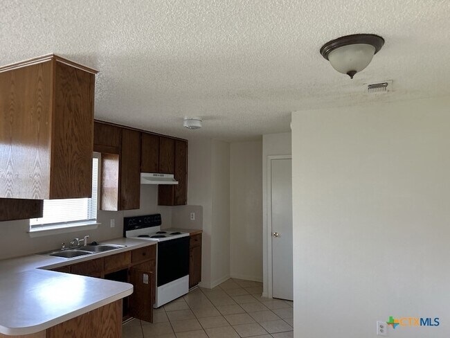 Foto del edificio - 1811 Janis Dr