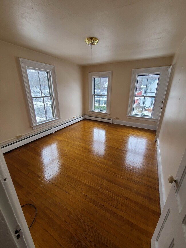 1032 Meadow St Unit 2nd Floor, Winsted, CT 06098 Apartments in