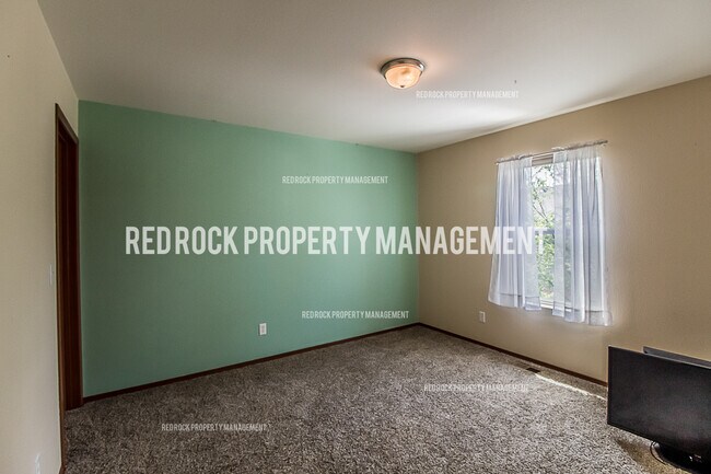 Foto del edificio - 18206 E Montgomery Ave