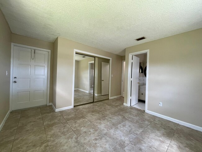 Foto del edificio - 4661 SW 66th Ave