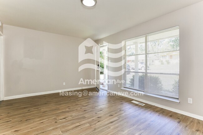 Foto del edificio - 2515 Montreal Dr