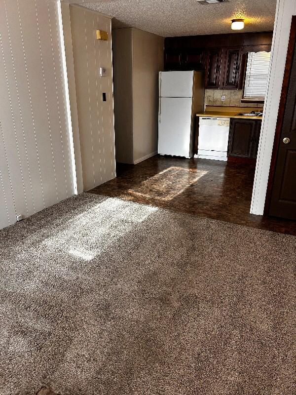 1702 Mineral Wells Hwy Unit 111, Weatherford, TX 76088 Room for Rent