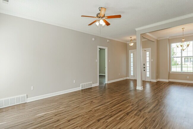 Foto del edificio - 6856 Cades Brook Dr