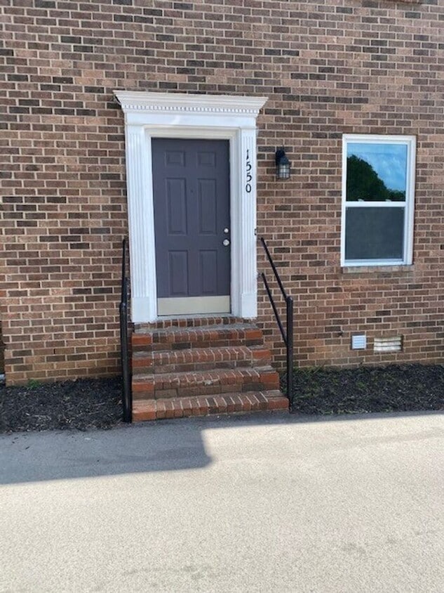 Primary Photo - 1550 Elrod St