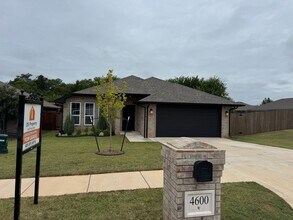 Building Photo - 4600 Osprey Dr