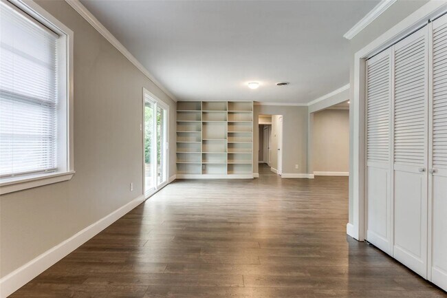 Building Photo - 4018 Western Cir