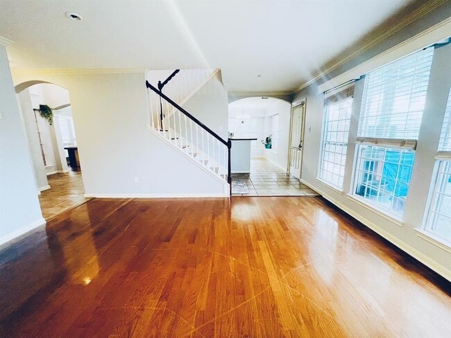 Building Photo - 15250 Delbarton Dr