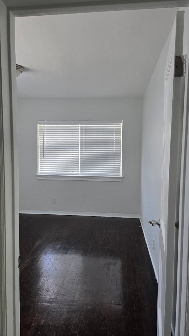 Building Photo - 311 SW 12th Ct