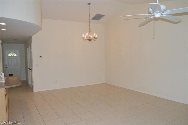 Foto del edificio - 8326 Matanzas Rd