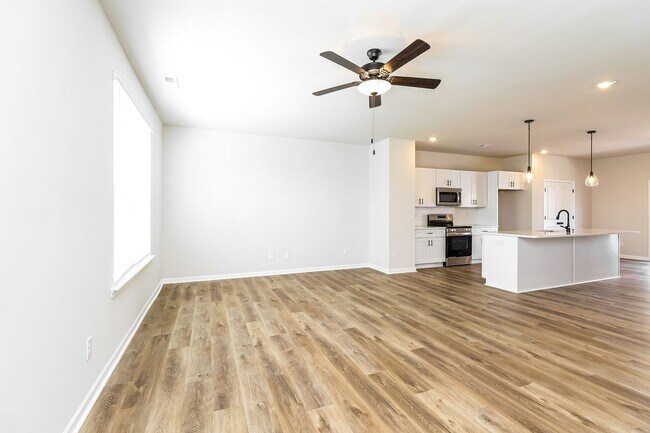 Foto del edificio - Beautiful 4BR 3.5BA Townhome w/ Full Appliance Kitchen Garage Parking in University