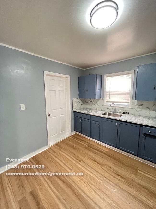 Foto del edificio - 8640 Chalmers Ave